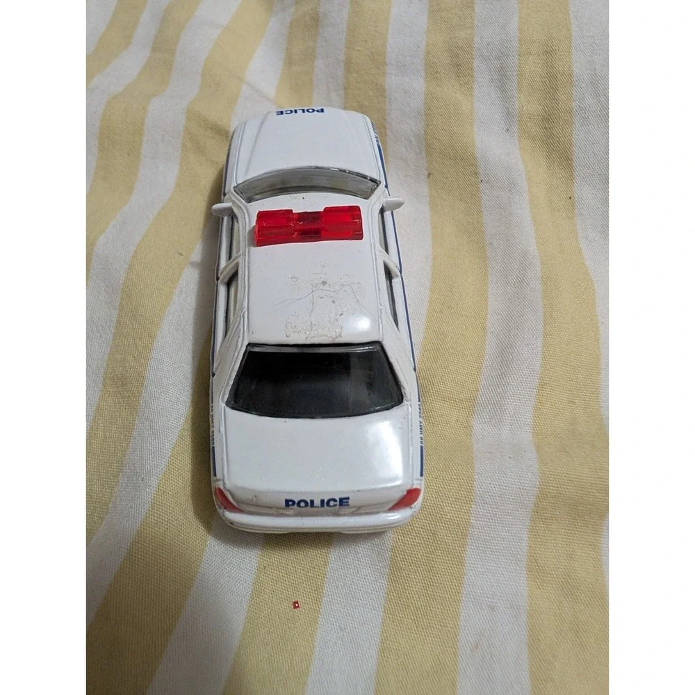 Daron City-Souvenirs Official NYPD Police Car Ford Crown Victoria Diecast 3 Inch